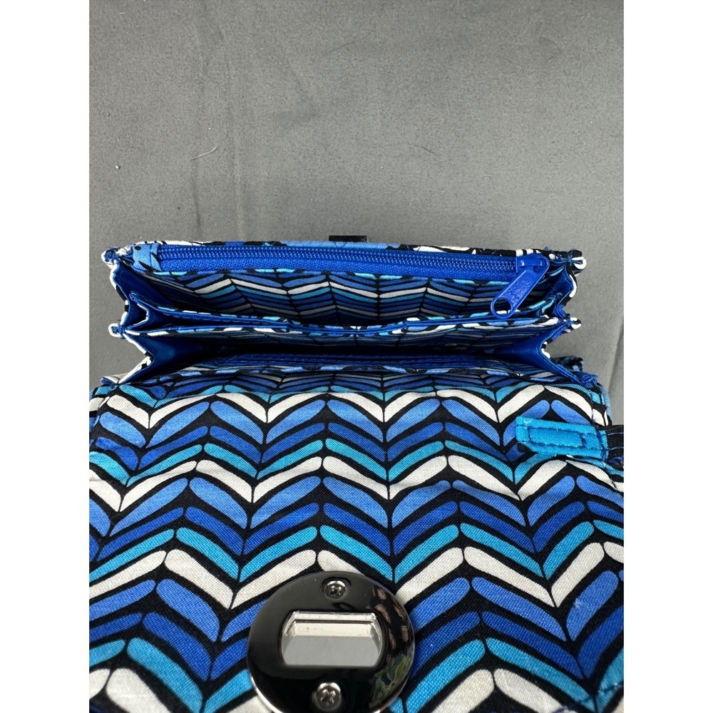 VERA BRADLEY Twist Lock‎ Expandable Wristlet/Clutch/Wallet Blue Floral Print - Picture 6 of 8